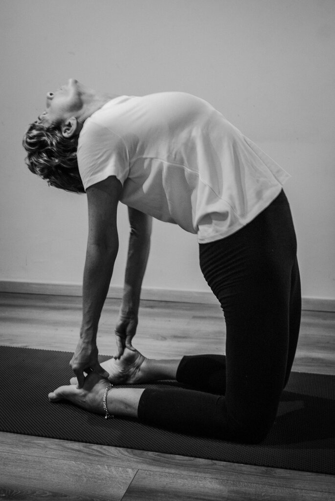Posture de yoga, mains jointes