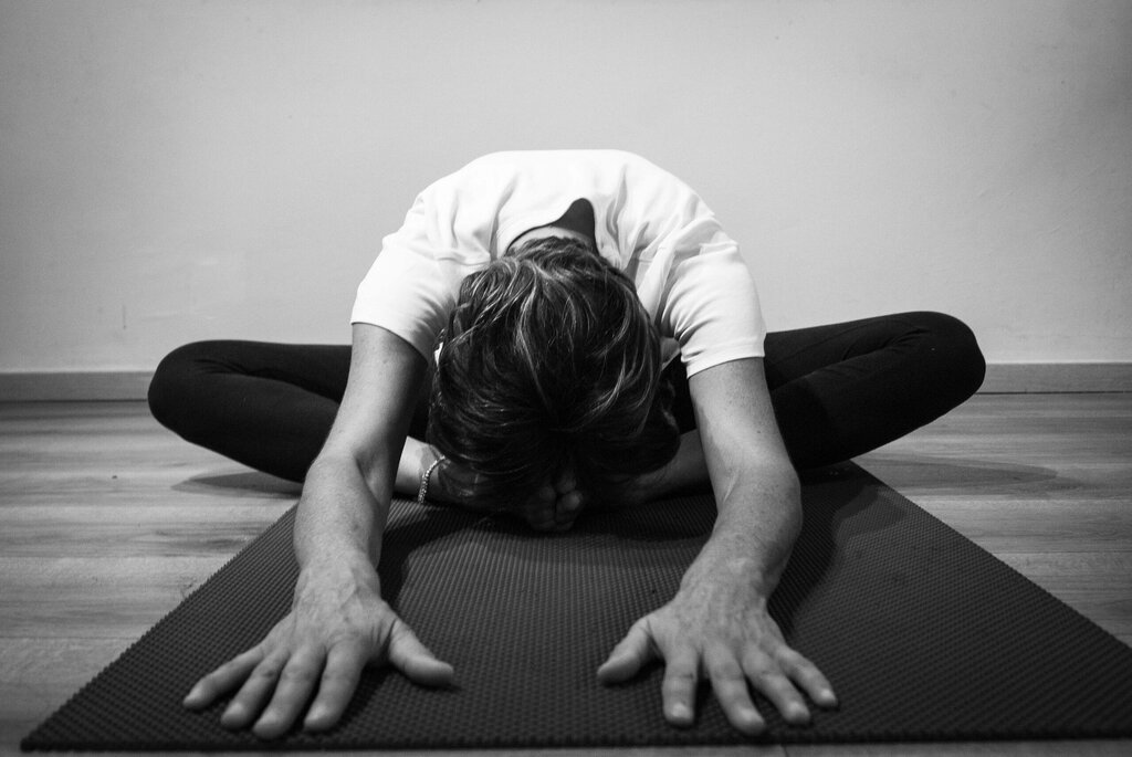 Cours de Natha yoga en salle